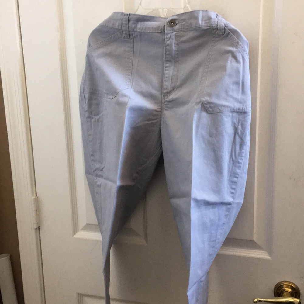 FINAL MARKDOWN Gloria Vanderbilt cropped slacks 10